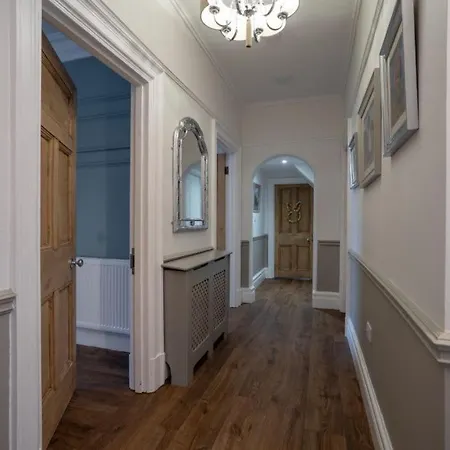 Luxury - Contemporary - Lakeland - Sleeps 10 - Lake Views 度假居 *