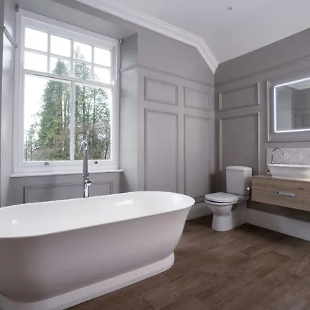 Luxury - Contemporary - Lakeland - Sleeps 10 - Lake Views * 温德米尔