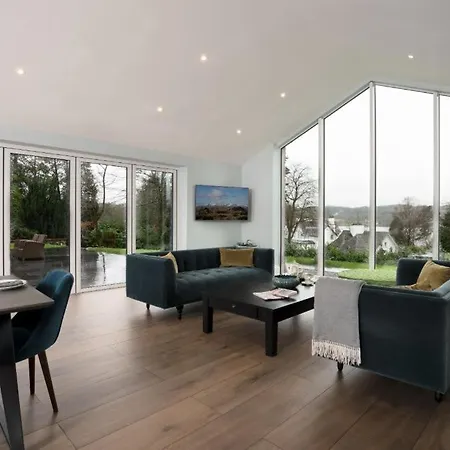 Luxury - Contemporary - Lakeland - Sleeps 10 - Lake Views