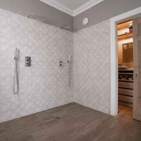 Luxury - Contemporary - Lakeland - Sleeps 10 - Lake Views 度假居