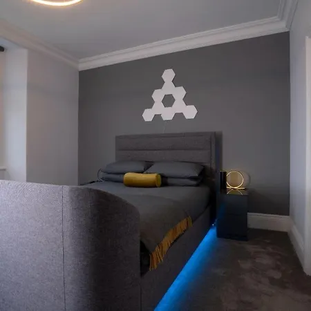 度假居 Luxury - Contemporary - Lakeland - Sleeps 10 - Lake Views 温德米尔